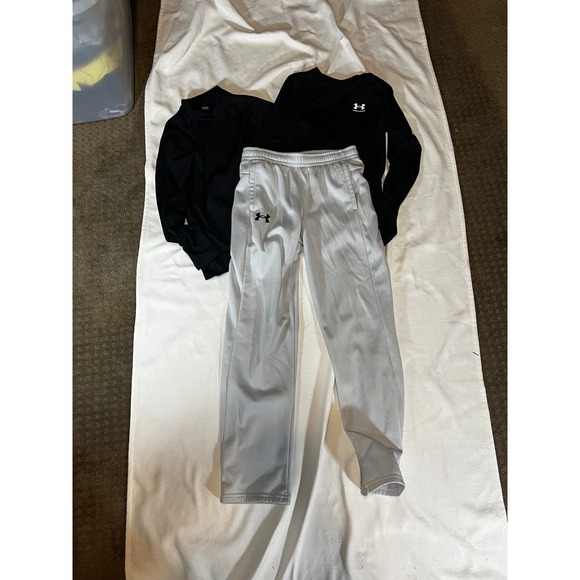 Under Armour Other - Under Armour Boys 2 HeatGear Shirts and Jogger Pants Bundle Black Grey Size YLG